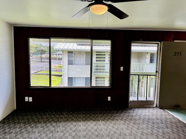 carpeted spare room featuring ceiling fan