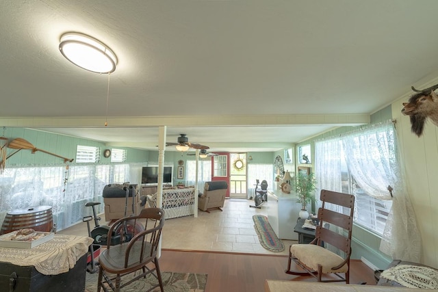 sunroom / solarium featuring a ceiling fan