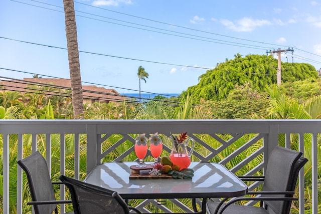 balcony with outdoor dining space