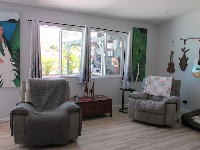 sitting room featuring recessed lighting, light wood-style flooring, and baseboards