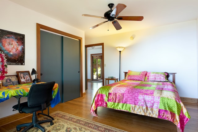bedroom featuring wood finished floors, ceiling fan, and a closet
