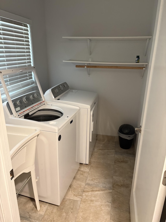15-1509 22nd Ave, Keaau, HI 96749 - laundry room featuring independent washer and dryer