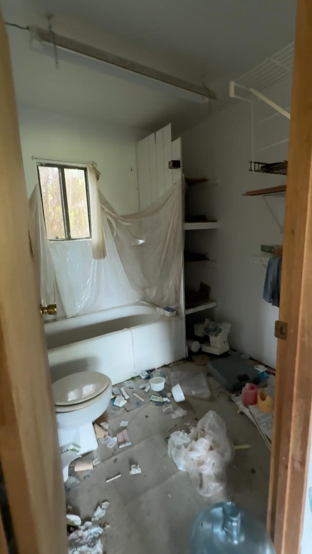full bathroom featuring toilet and tub / shower combination