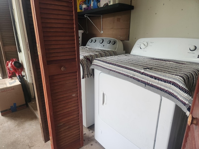 washroom featuring laundry area and washing machine and clothes dryer