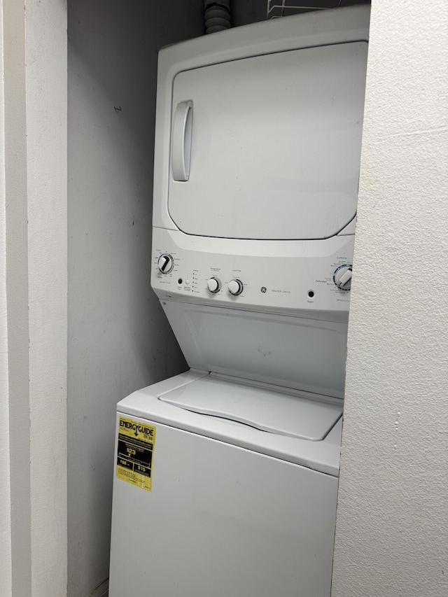 washroom with laundry area and stacked washer and clothes dryer