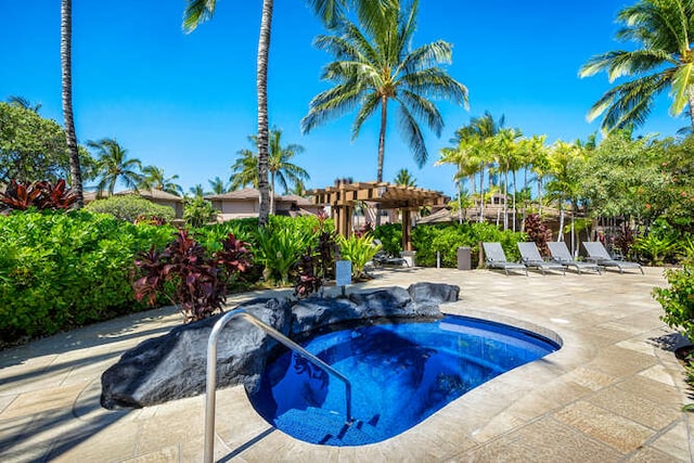 view of pool with an in ground hot tub and a patio area