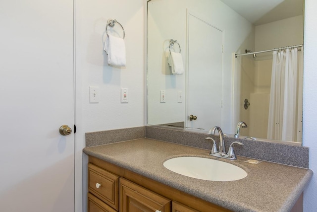 bathroom with a shower with shower curtain and vanity