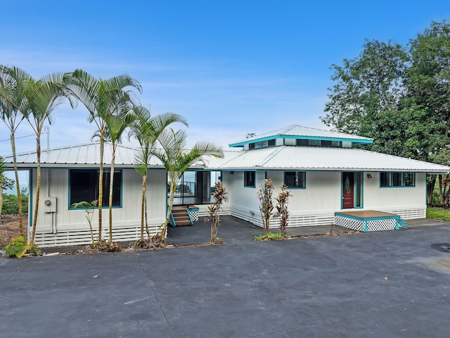 87-2814 Hawaii Belt Rd, Captain Cook, HI 96704 - view of front of home with metal roof