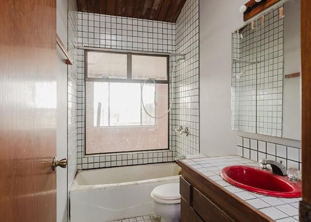 11-3169 Volcano Rd, Volcano, HI 96785 - full bathroom with backsplash, toilet, vanity, and washtub / shower combination