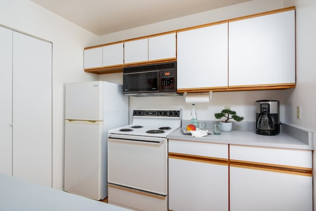68-3831 Lua Kula St Unit G207, Waikoloa, HI 96738 - kitchen featuring white appliances, light countertops, and white cabinets
