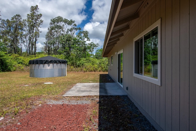 view of yard featuring a patio area