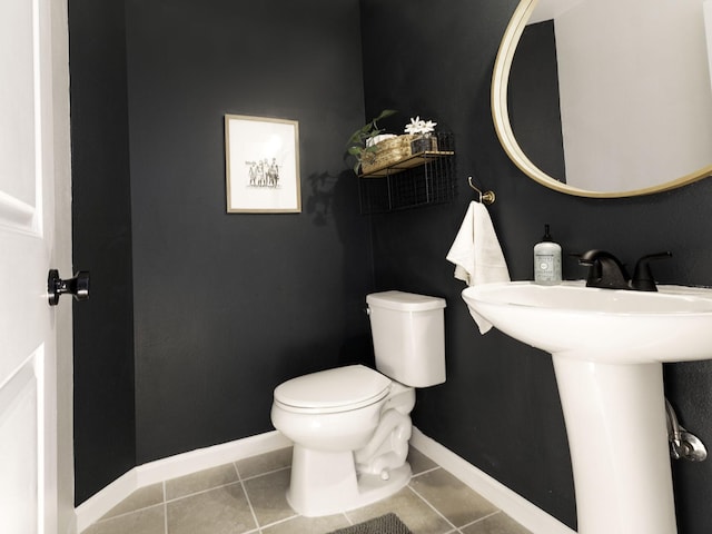 bathroom with tile patterned floors, a sink, toilet, and baseboards