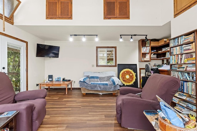 32-520 Piha Kahuku Rd, Ninole, HI 96773 - living room with rail lighting, light wood finished floors, and an office area