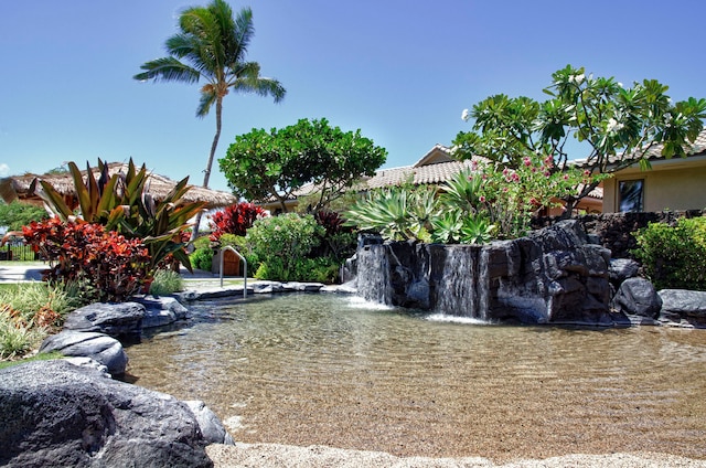 view of yard featuring a garden pond
