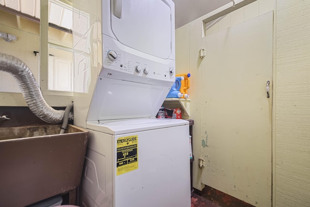 4013 Hoohana St, Lihue, HI 96766 - laundry room featuring stacked washer / dryer