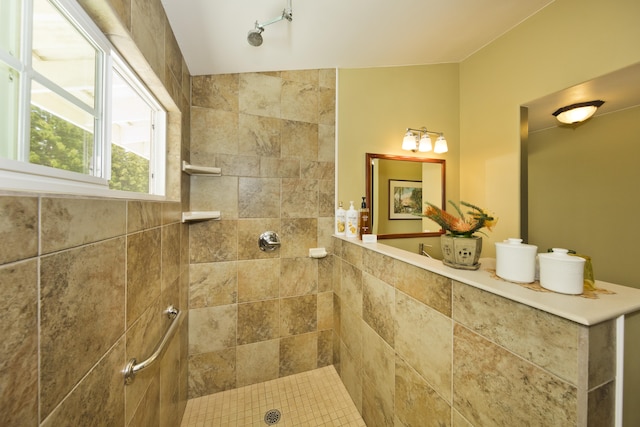 full bath with tiled shower