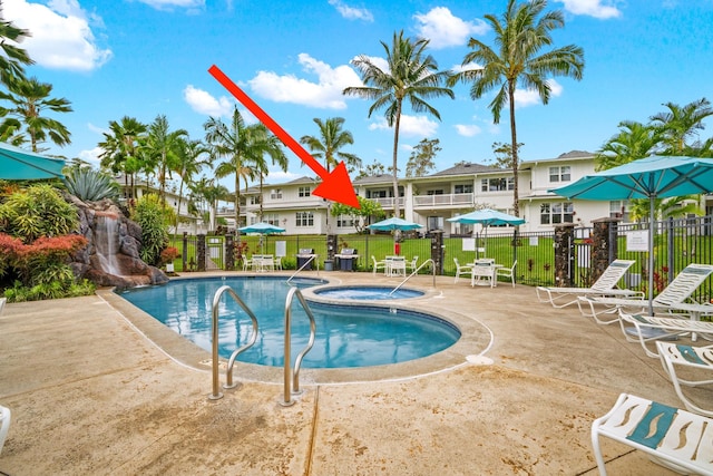 4771 Pepelani Lp Unit 411, Princeville, HI 96722 - community pool featuring a residential view, a patio area, a hot tub, and fence