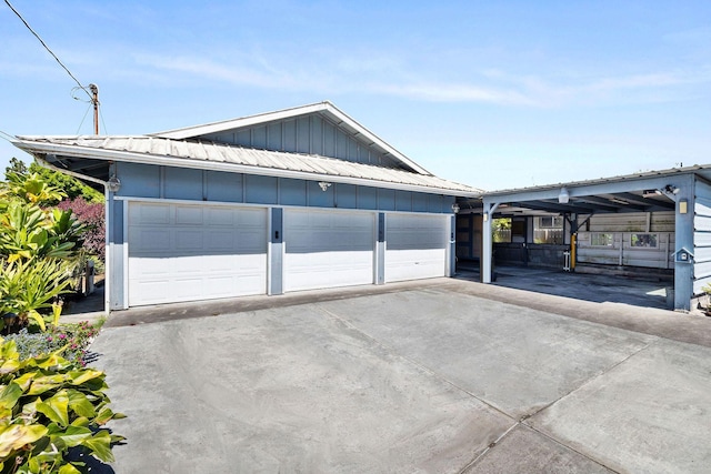 view of detached garage