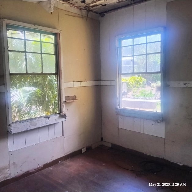 47-4724 Honokaa Waipio Rd, Honokaa, HI 96727 - unfurnished room with plenty of natural light and wood finished floors