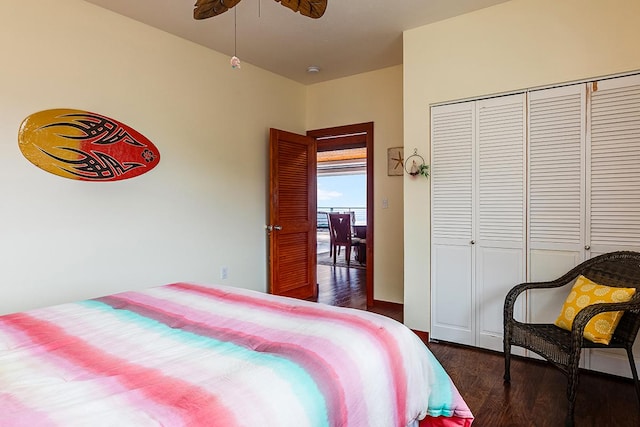 bedroom featuring a ceiling fan, wood finished floors, and a closet