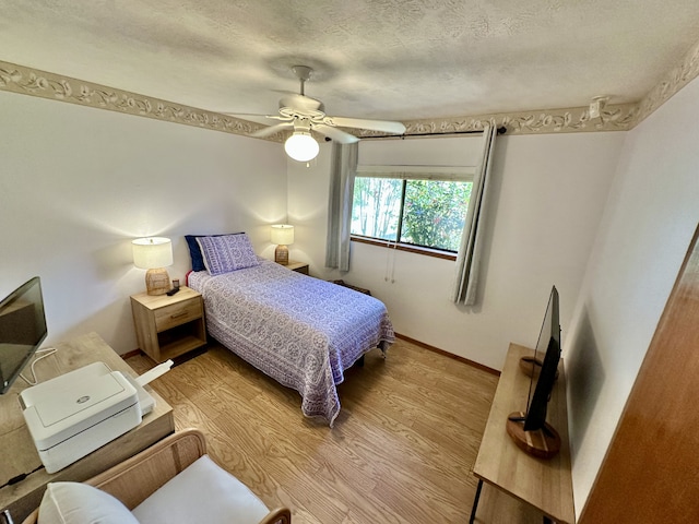 bedroom featuring light wood finished floors and a ceiling fan