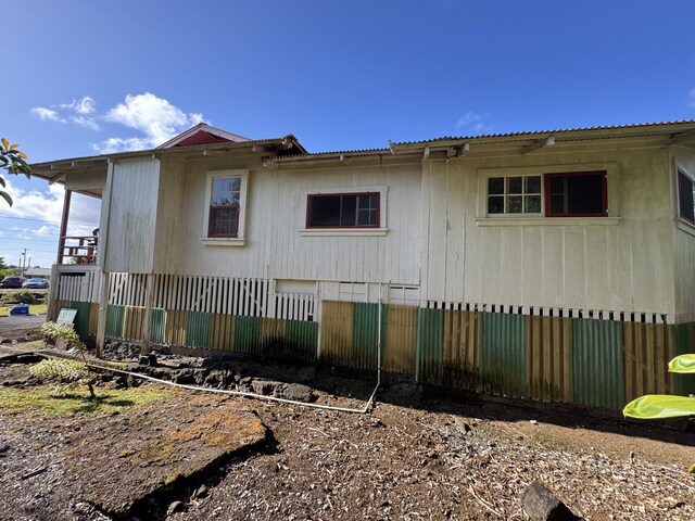 65 Laukona St, Hilo, HI 96720 - view of side of home