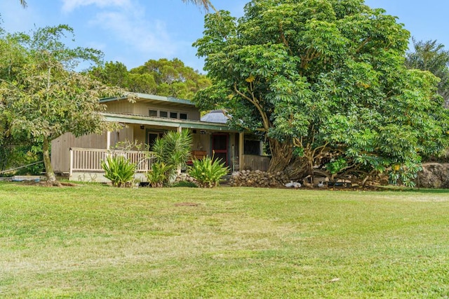 mid-century modern home with a porch and a front yard