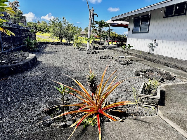 73-1228 Kaiminani Dr, Kailua-Kona, HI 96740 - view of yard