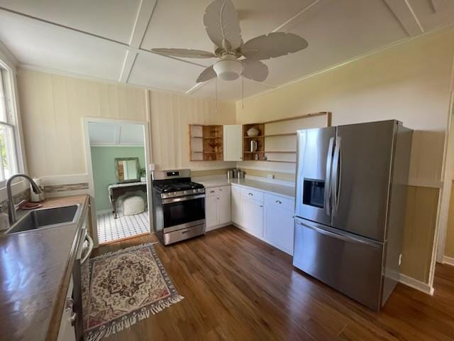 kitchen featuring open shelves, a sink, dark wood finished floors, stainless steel appliances, and a ceiling fan
