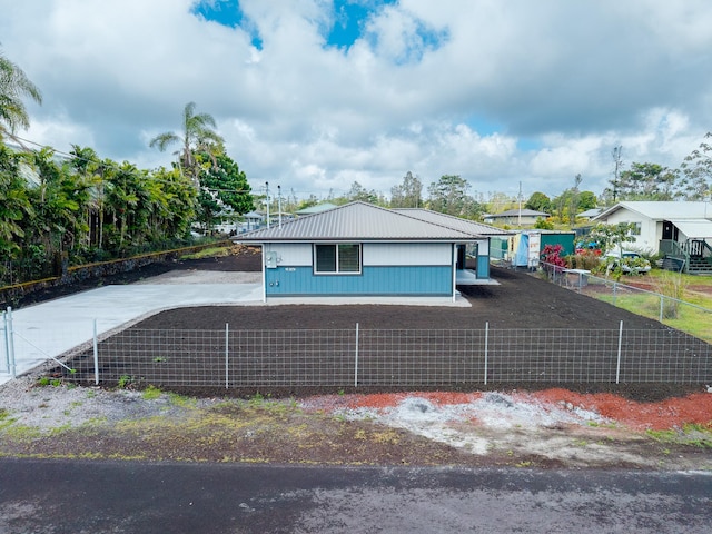 16-2074 Sandalwood Dr, Pahoa, HI 96778 - view of property exterior featuring a fenced front yard and metal roof