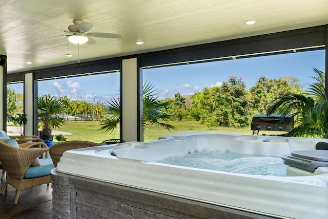 27-525 Kalaoa Camp Rd, Papaikou, HI 96781 - sunroom / solarium with a jacuzzi