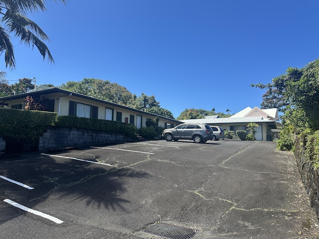320 Iliahi St, Hilo, HI 96720 - view of uncovered parking lot
