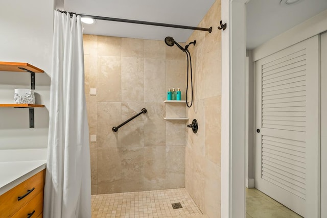5380 Honoiki Rd Unit F16, Princeville, HI 96722 - bathroom featuring tiled shower, vanity, and tile patterned flooring