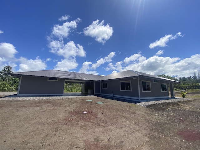 view of front facade with metal roof