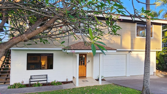 view of front of house featuring driveway