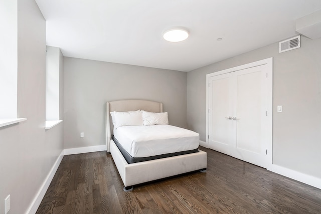 126 Delaware Ave Unit 10, Jersey City, NJ 07306 - bedroom with wood finished floors and baseboards