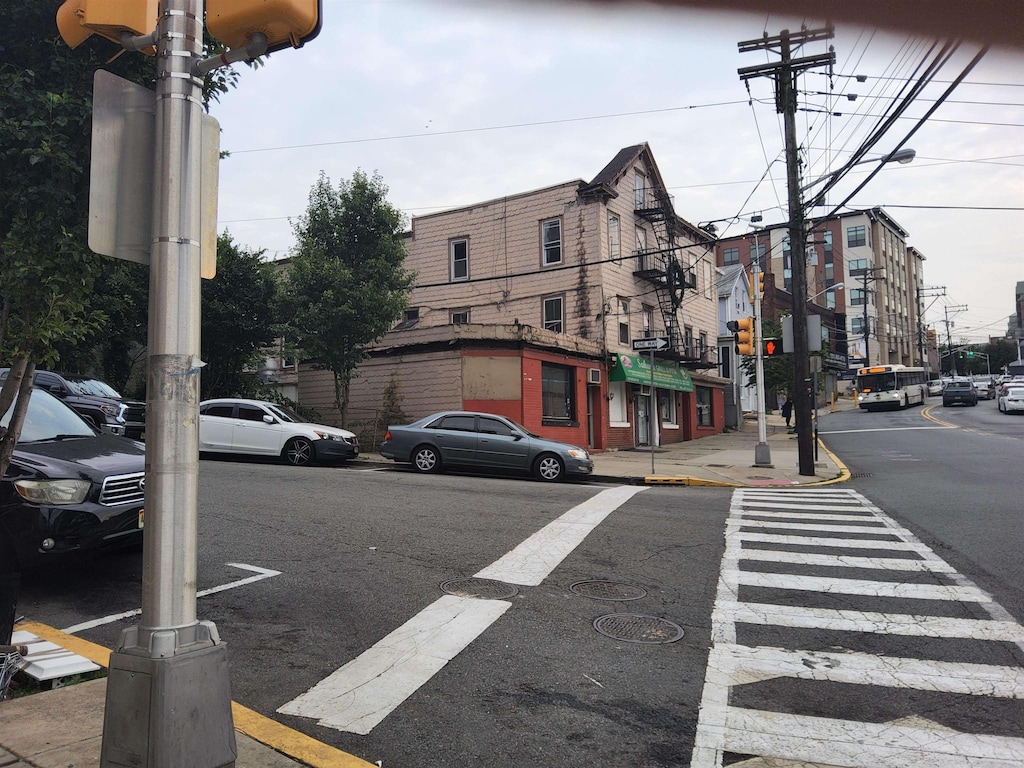 3810 32nd St, Union City, NJ 07087