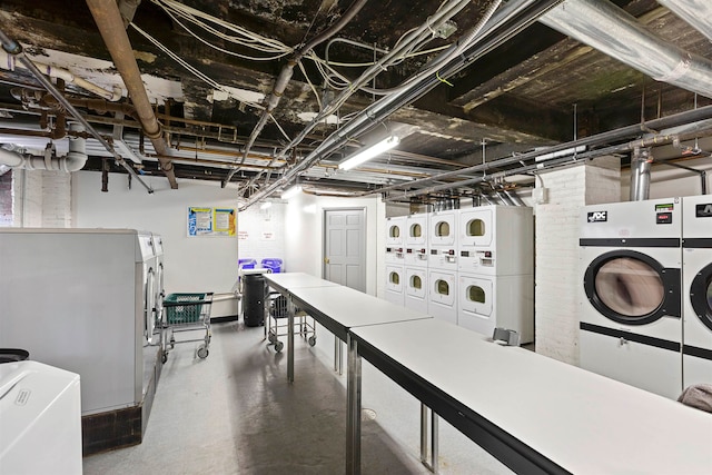 washroom featuring washer and clothes dryer and stacked washer and clothes dryer