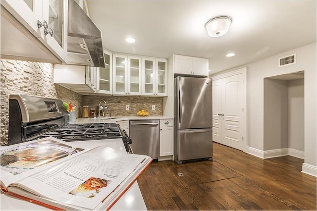 kitchen featuring white cabinets, sink, appliances with stainless steel finishes, tasteful backsplash, and dark hardwood / wood-style flooring