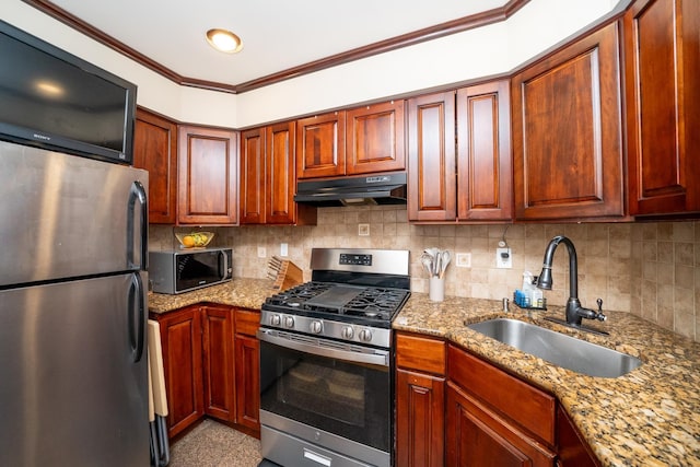 176 Webster Ave Unit 2L, Jersey City, NJ 07307 - kitchen featuring a sink, stainless steel appliances, under cabinet range hood, crown molding, and decorative backsplash