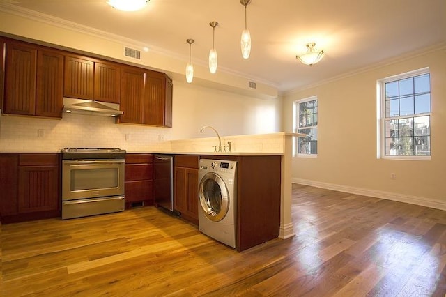 kitchen with stainless steel electric stove, visible vents, a peninsula, washer / dryer, and under cabinet range hood