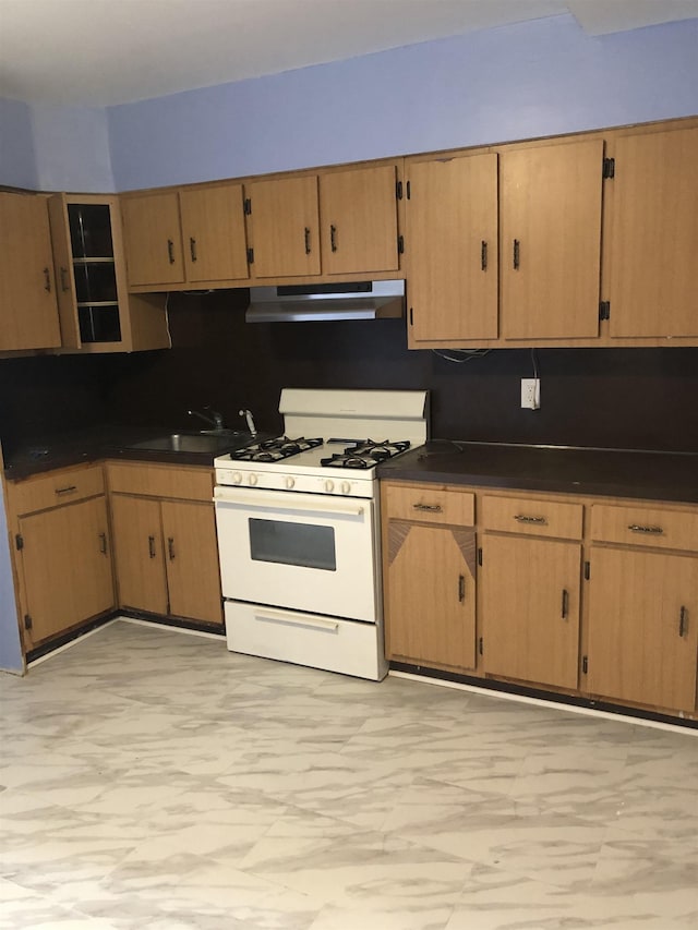 kitchen featuring sink, backsplash, and white gas range oven