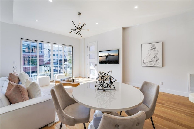 dining room with recessed lighting, visible vents, light wood-style flooring, an inviting chandelier, and baseboards