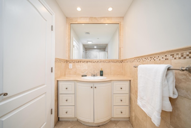 full bath with vanity, a shower with curtain, recessed lighting, tile walls, and tile patterned floors