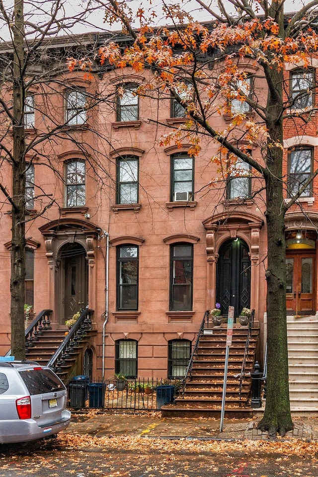 view of front of house featuring a fenced front yard and central AC