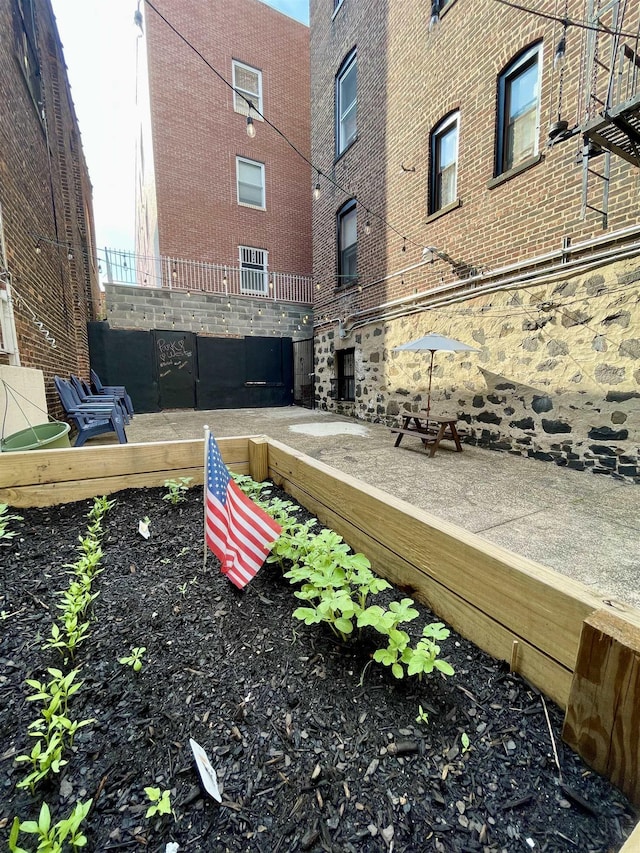 315 56th St Unit D4, West New York, NJ 07093 - view of yard