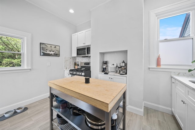 33 Duer Pl, Weehawken, NJ 07086 - dining area featuring light wood-type flooring and recessed lighting