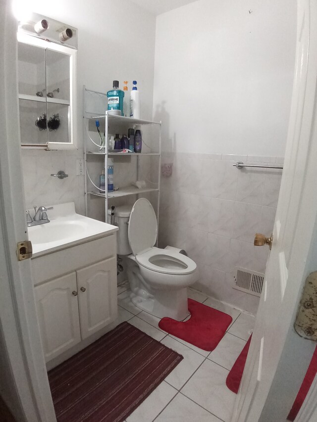 bathroom featuring toilet