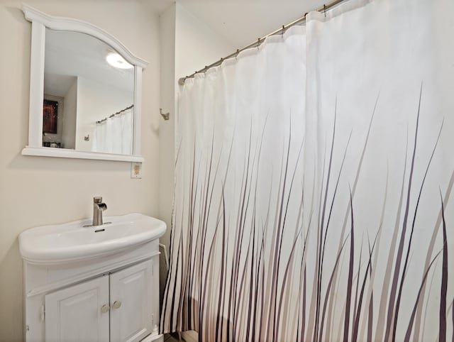 211 Plainfield Ave, Jersey City, NJ 07306 - full bath featuring vanity and curtained shower