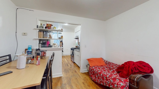 dining room with light hardwood / wood-style floors